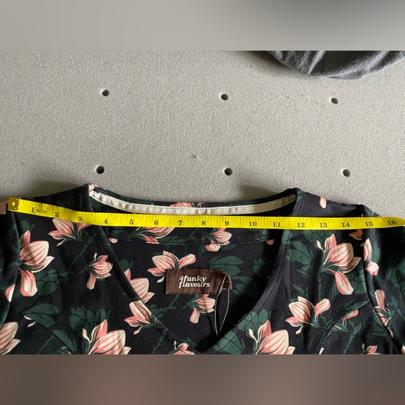 Four Funky Flavours Fitted Magnolia Dress - Picture 9 of 14